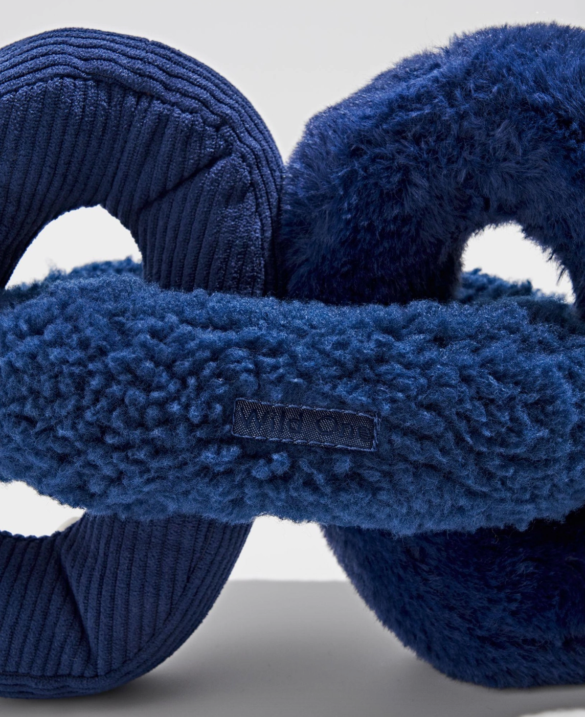 HealthyDog Wild One Hundespielzeug aus Plüsch — Kaukette marineblau