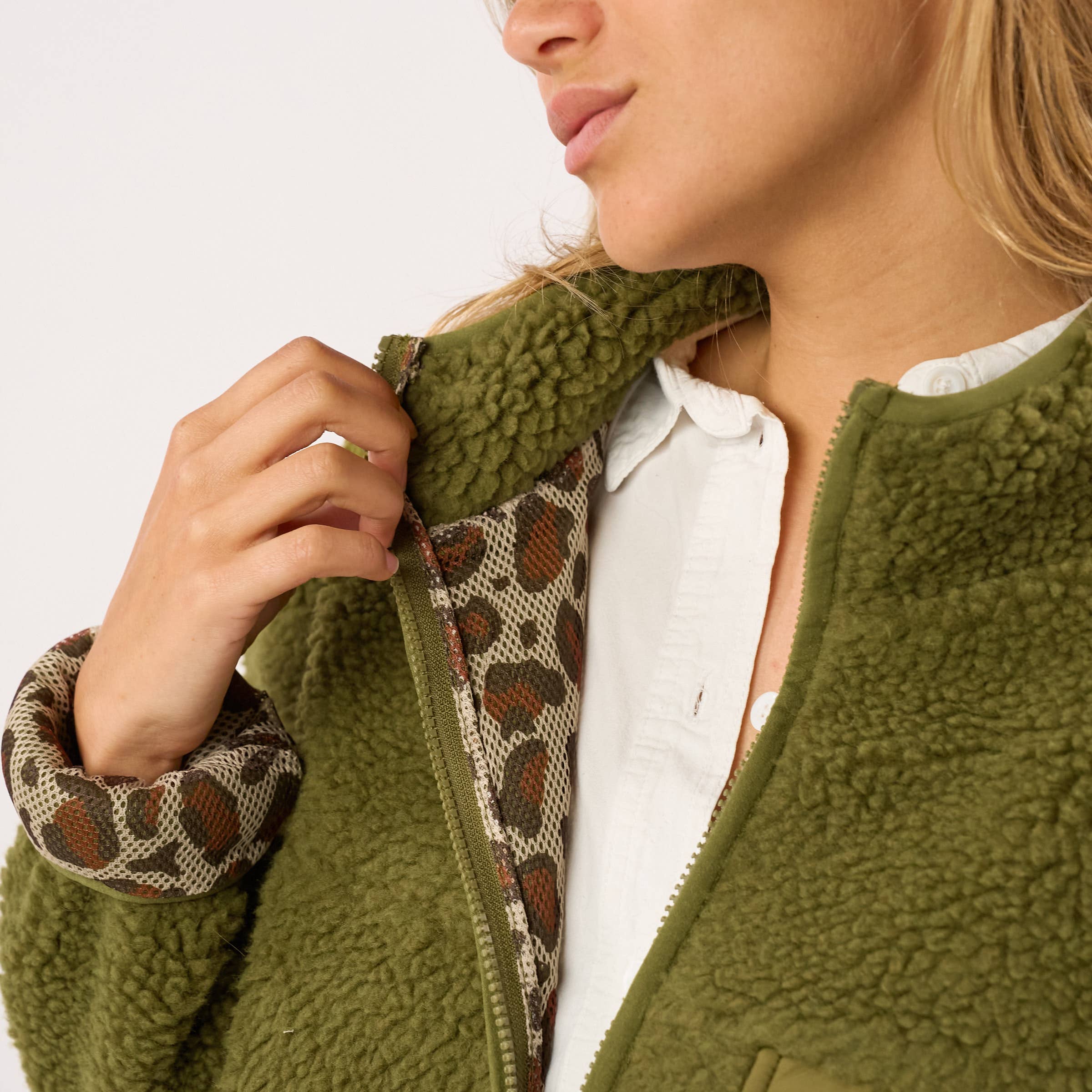 BILLYBELT Damenjacke aus Sherpa mit Reissverschluss und langen Ärmeln "oliv"