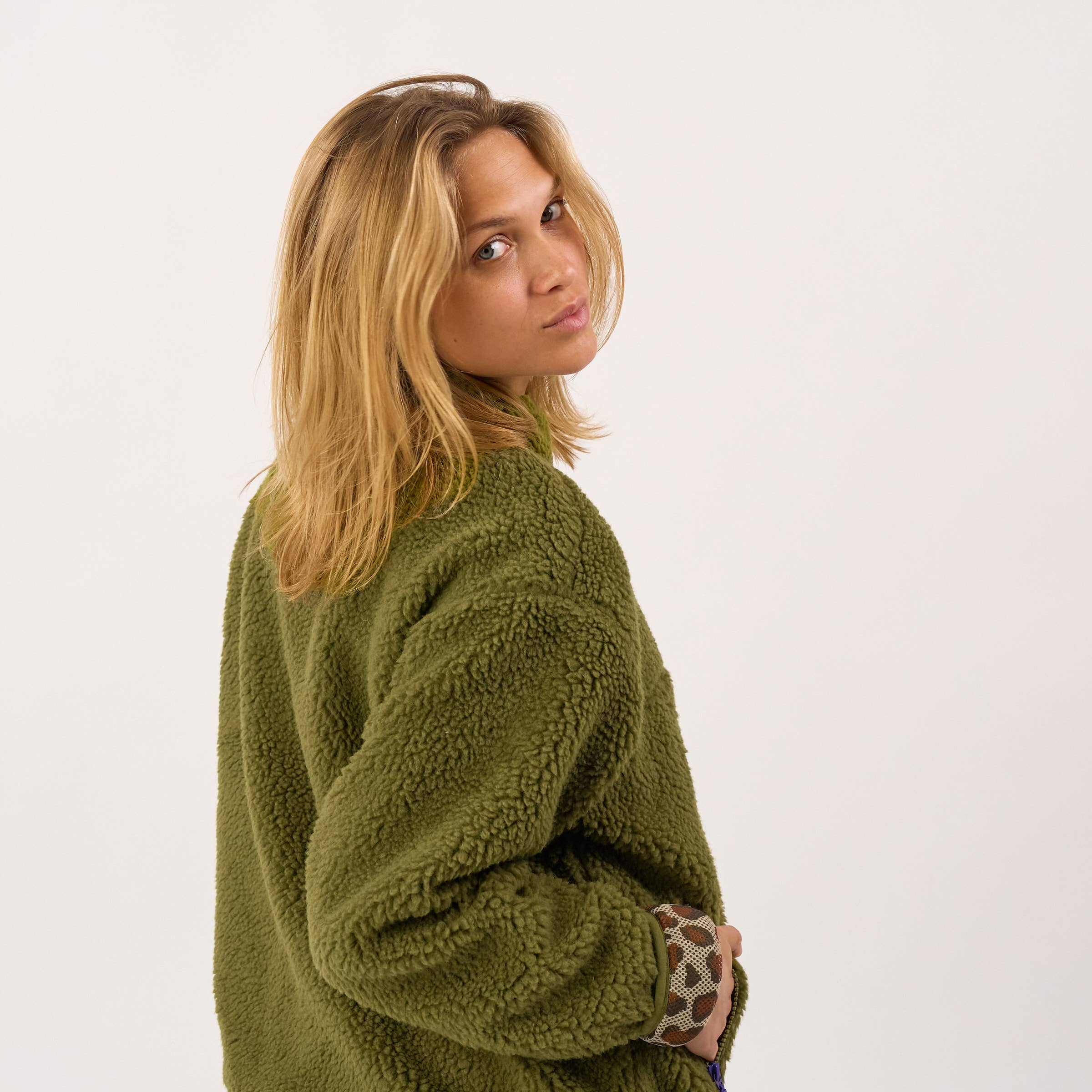 BILLYBELT Damenjacke aus Sherpa mit Reissverschluss und langen Ärmeln "oliv"